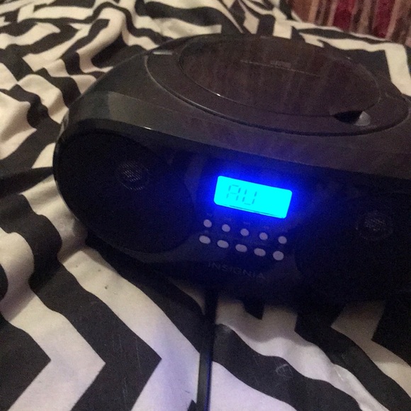 Radio - Picture 2 of 2